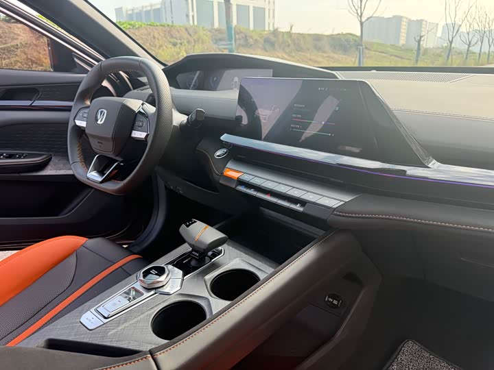 Фото 17 - Changan UNI-V