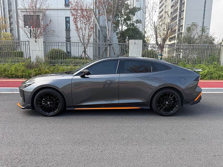 Фото 2 - Changan UNI-V