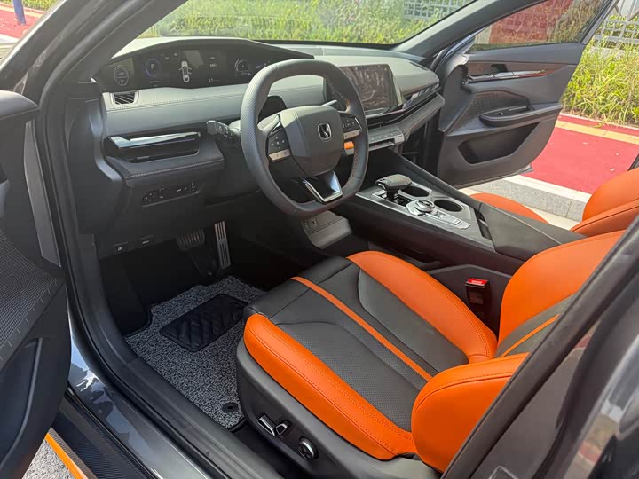 Фото 9 - Changan UNI-V