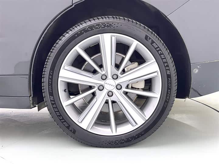 Фото 10 - Zeekr 001