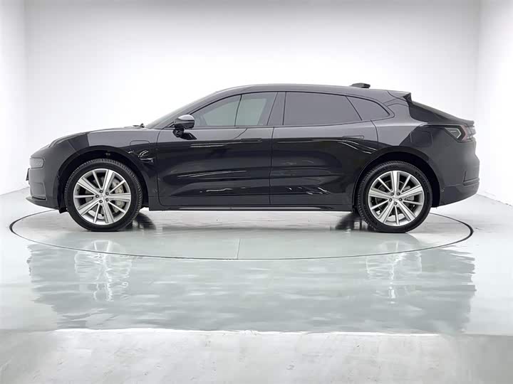 Фото 12 - Zeekr 001