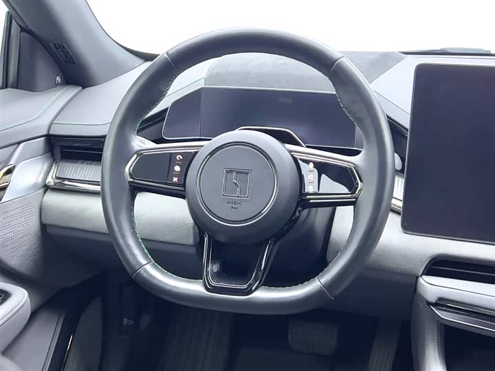 Фото 15 - Zeekr 001