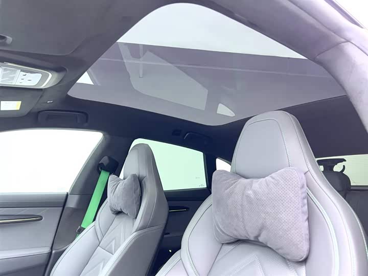 Фото 17 - Zeekr 001