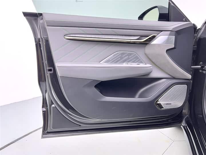 Фото 18 - Zeekr 001