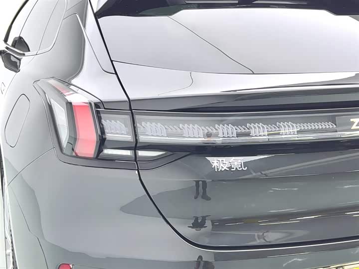 Фото 7 - Zeekr 001