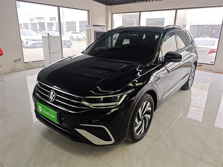 Фото 1 - Volkswagen Tiguan L Pro