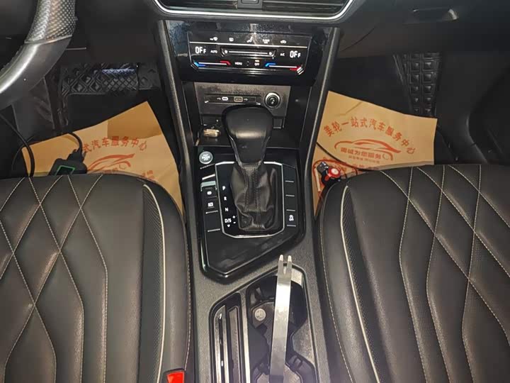 Фото 14 - Volkswagen Tiguan L Pro