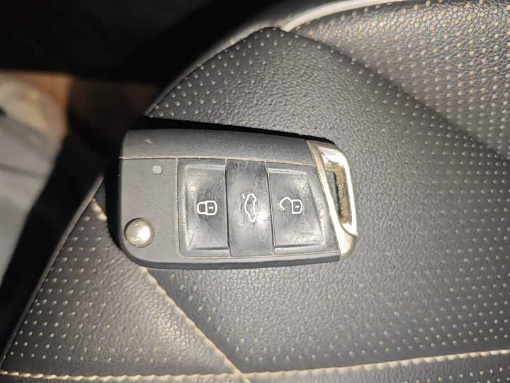 Фото 9 - Volkswagen Tiguan L Pro