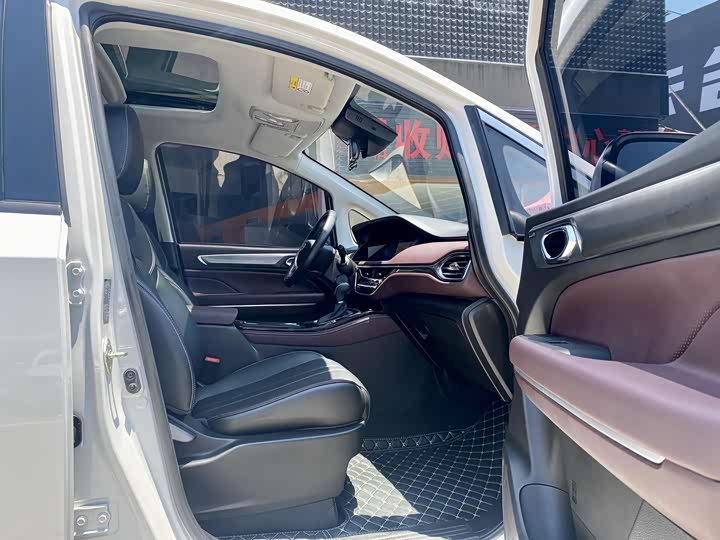 Фото 7 - GAC Trumpchi M6