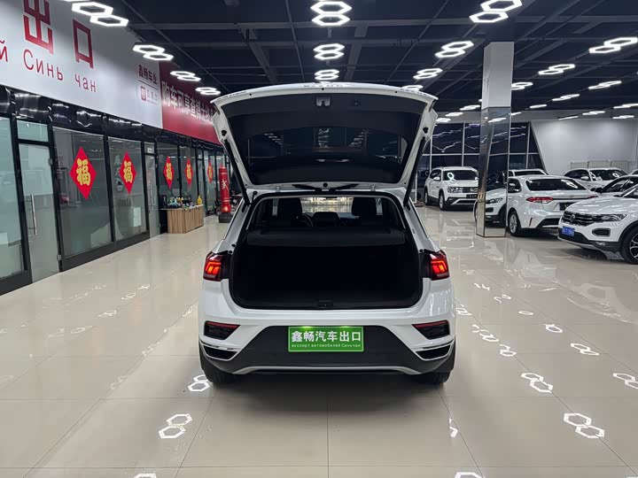 Фото 18 - Volkswagen T-Roc