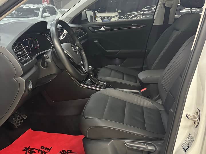 Фото 9 - Volkswagen T-Roc