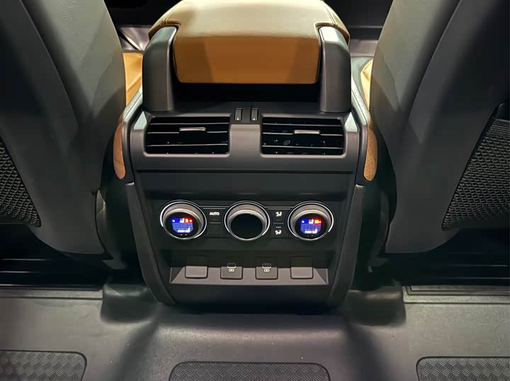 Фото 13 - Land Rover Defender