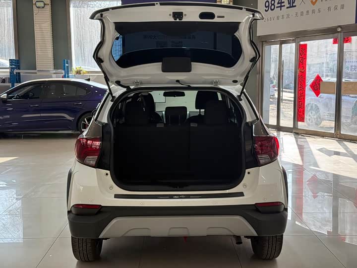 Фото 22 - Toyota Yaris L Hatchback