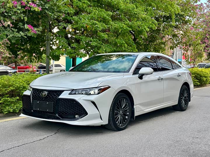 Фото 1 - Toyota Avalon