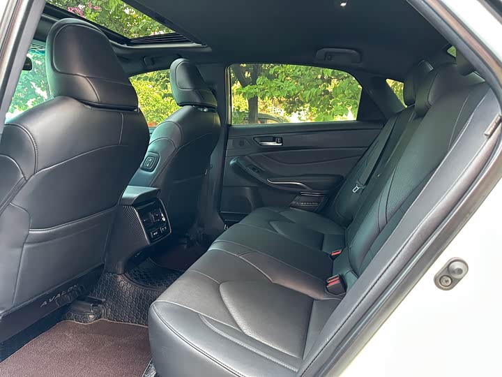 Фото 11 - Toyota Avalon