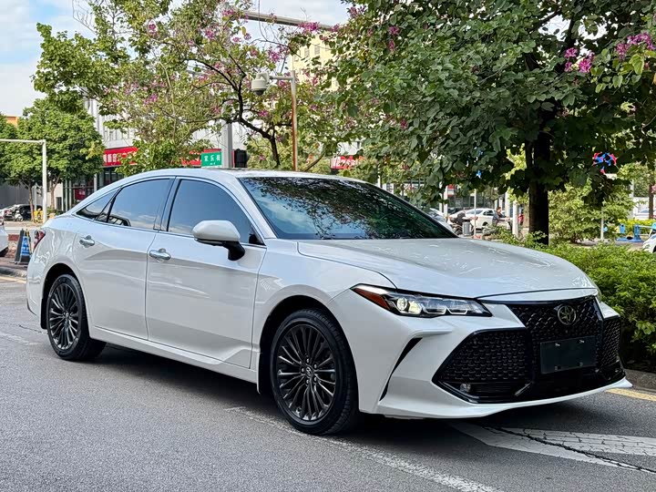 Фото 3 - Toyota Avalon