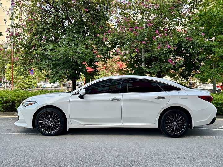 Фото 4 - Toyota Avalon