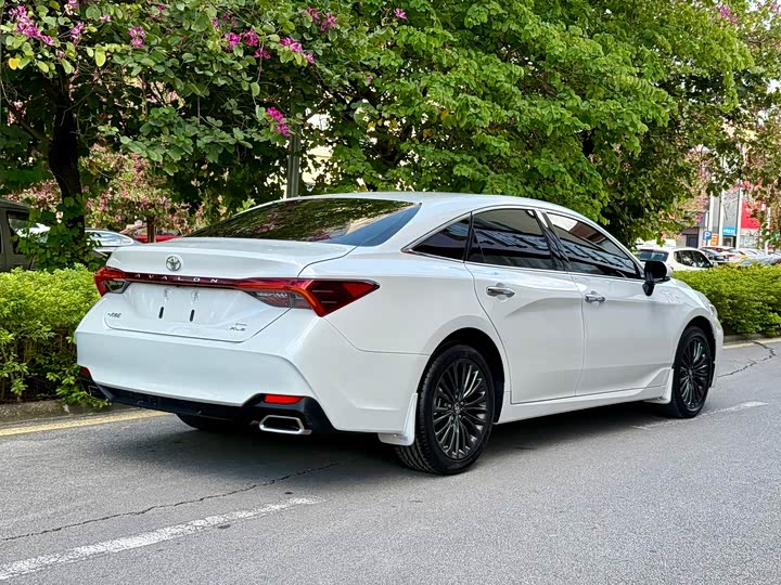Фото 5 - Toyota Avalon