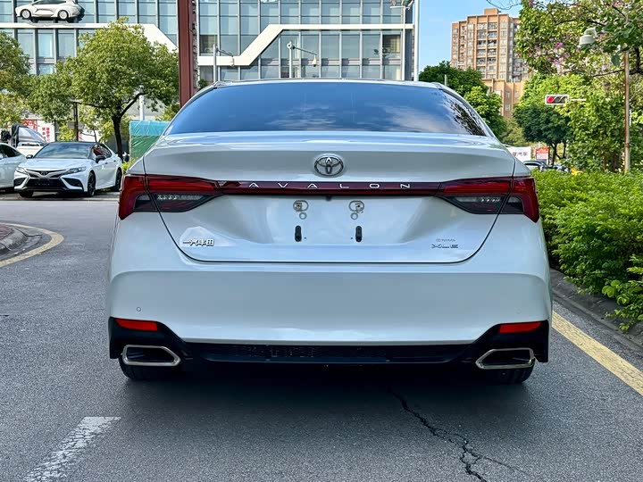 Фото 6 - Toyota Avalon