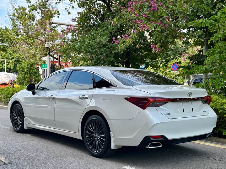 Фото 7 - Toyota Avalon