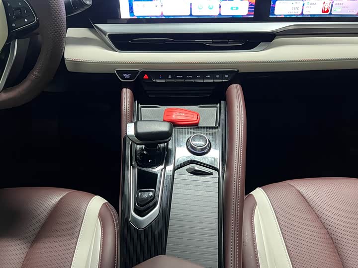 Фото 18 - Geely Monjaro