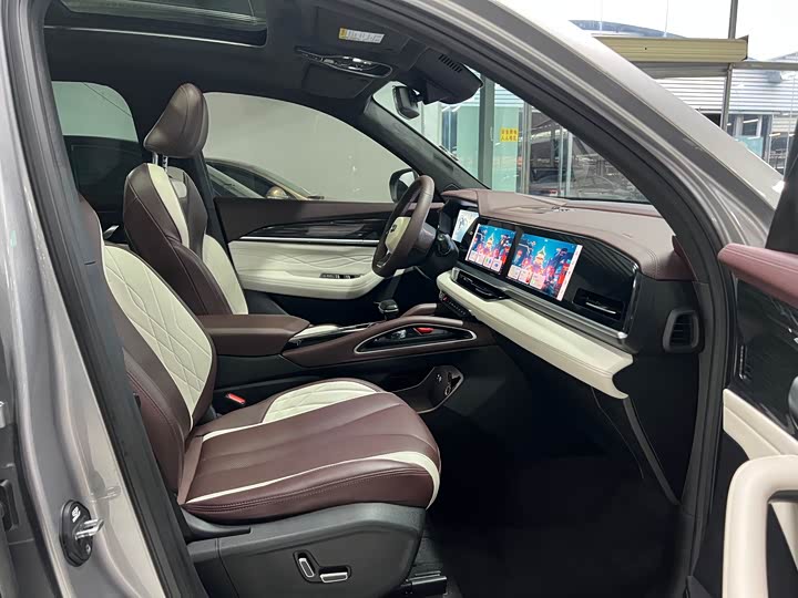 Фото 22 - Geely Monjaro