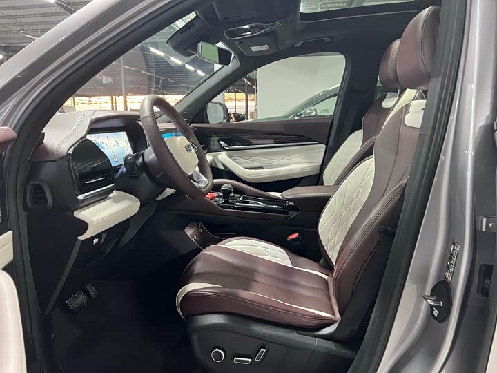 Фото 9 - Geely Monjaro