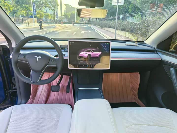 Фото 8 - Tesla Model Y