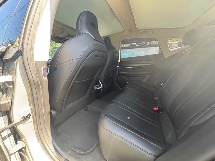 Фото 8 - XPeng P7