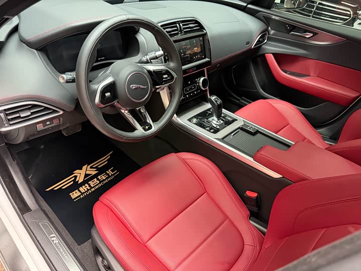 Фото 11 - Jaguar XE L