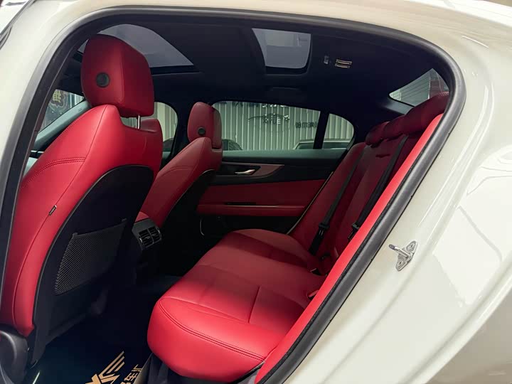 Фото 14 - Jaguar XE L