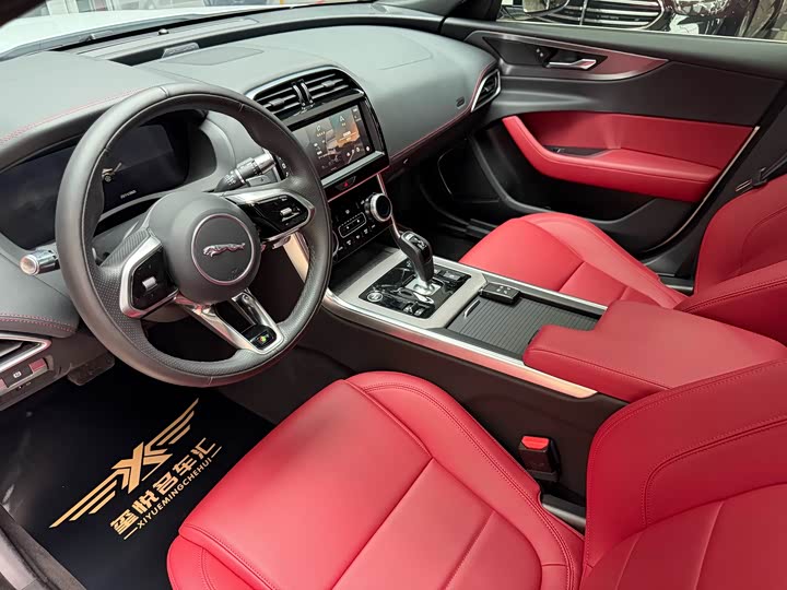 Фото 16 - Jaguar XE L