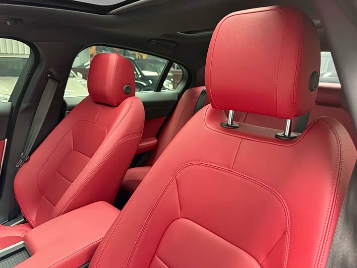 Фото 17 - Jaguar XE L