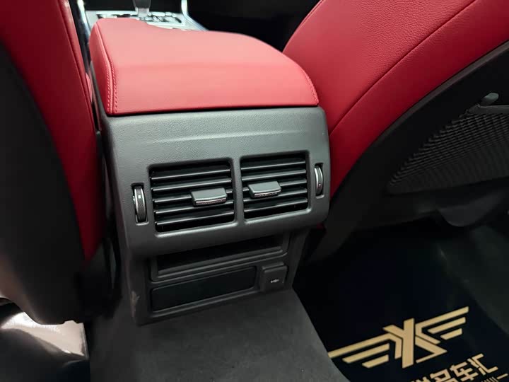 Фото 19 - Jaguar XE L