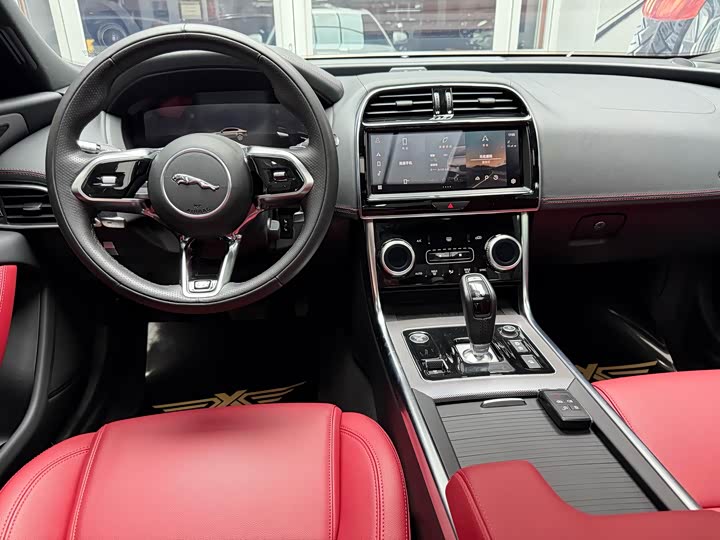 Фото 20 - Jaguar XE L