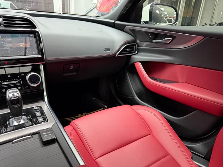 Фото 23 - Jaguar XE L