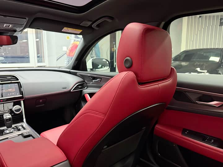 Фото 26 - Jaguar XE L