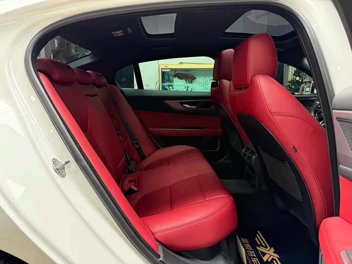 Фото 32 - Jaguar XE L