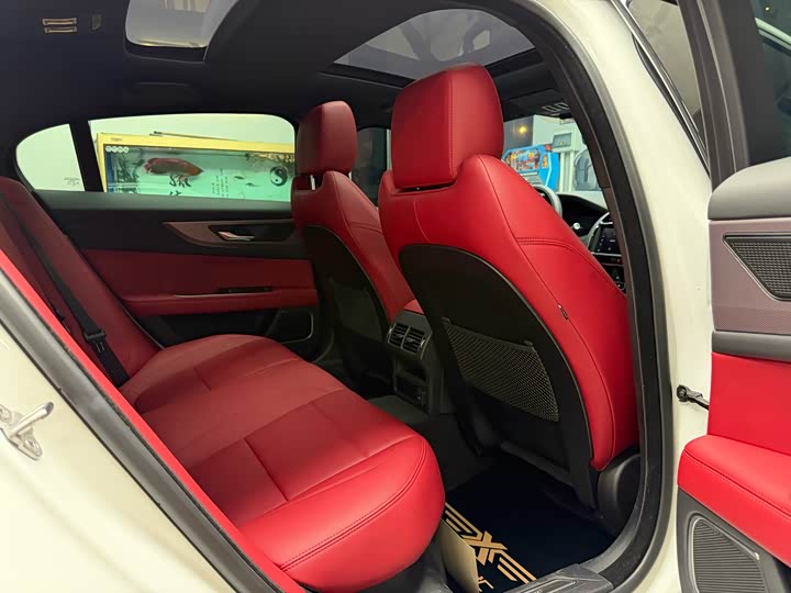 Фото 33 - Jaguar XE L