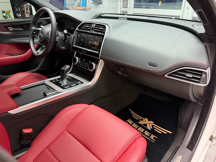 Фото 34 - Jaguar XE L