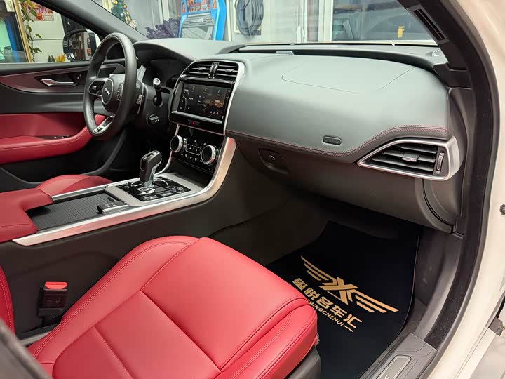 Фото 39 - Jaguar XE L