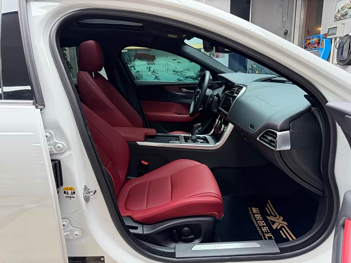 Фото 45 - Jaguar XE L