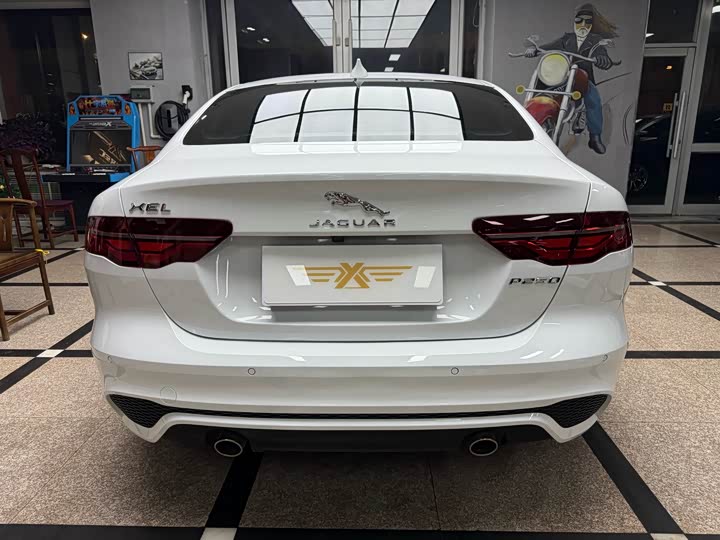 Фото 6 - Jaguar XE L