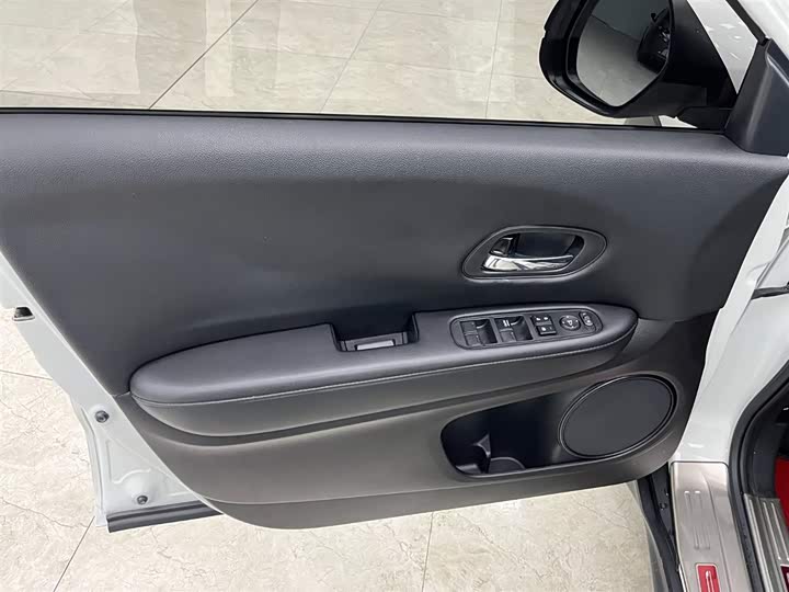 Фото 10 - Honda Vezel