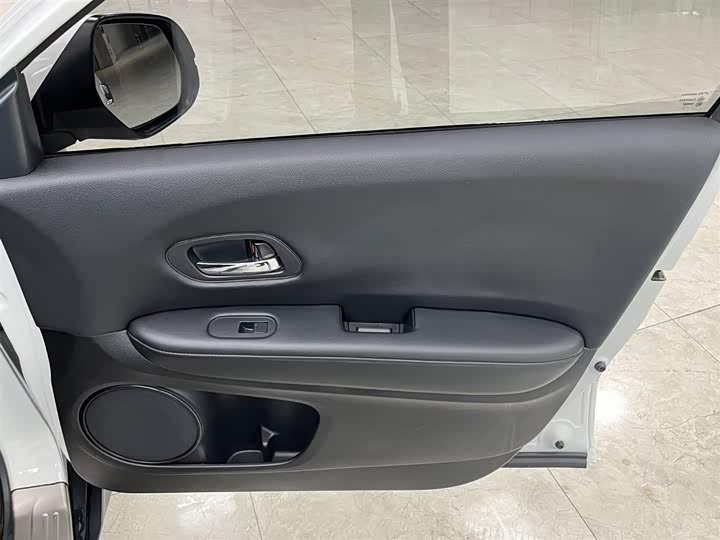 Фото 12 - Honda Vezel