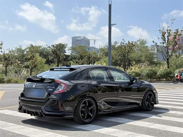 Фото 10 - Honda Civic