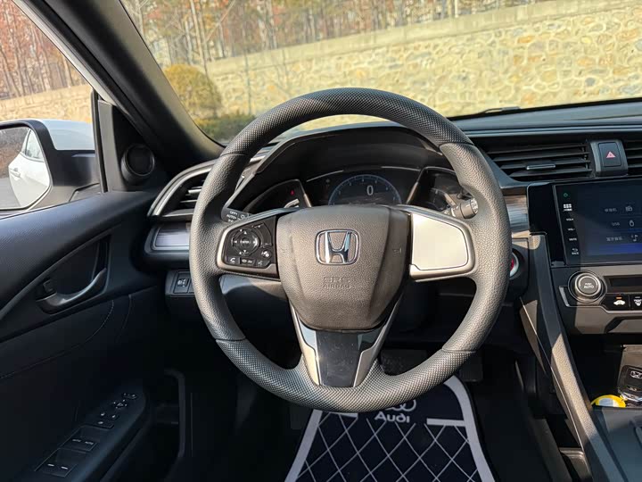 Фото 13 - Honda Civic