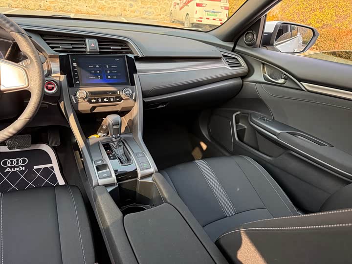 Фото 14 - Honda Civic