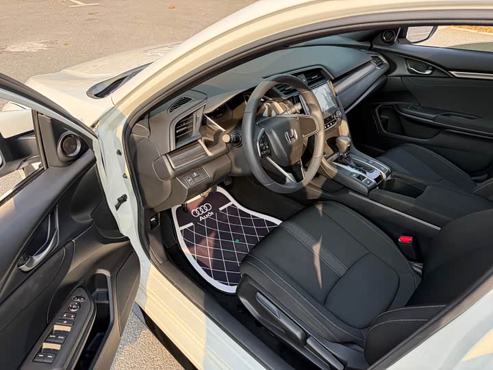 Фото 16 - Honda Civic