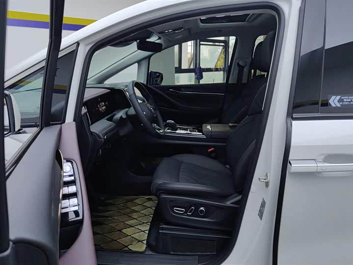 Фото 9 - GAC Trumpchi M8